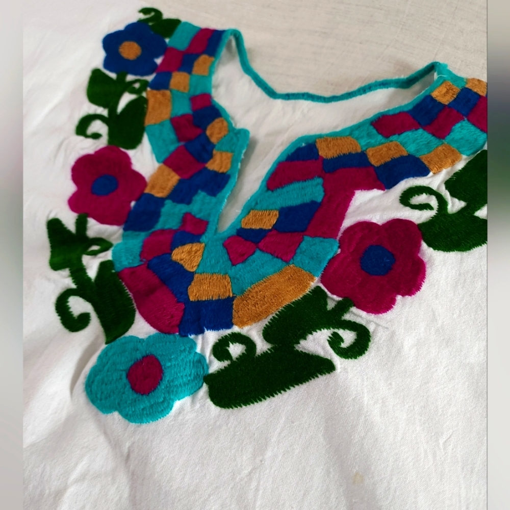 Embroidered Mexican Floral Top Size:Large